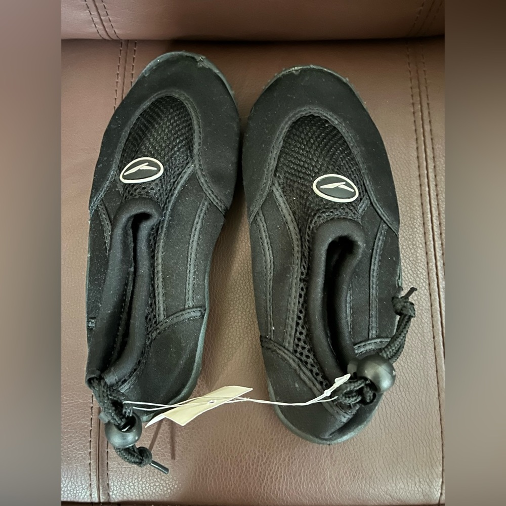 Water shoes kids size 3